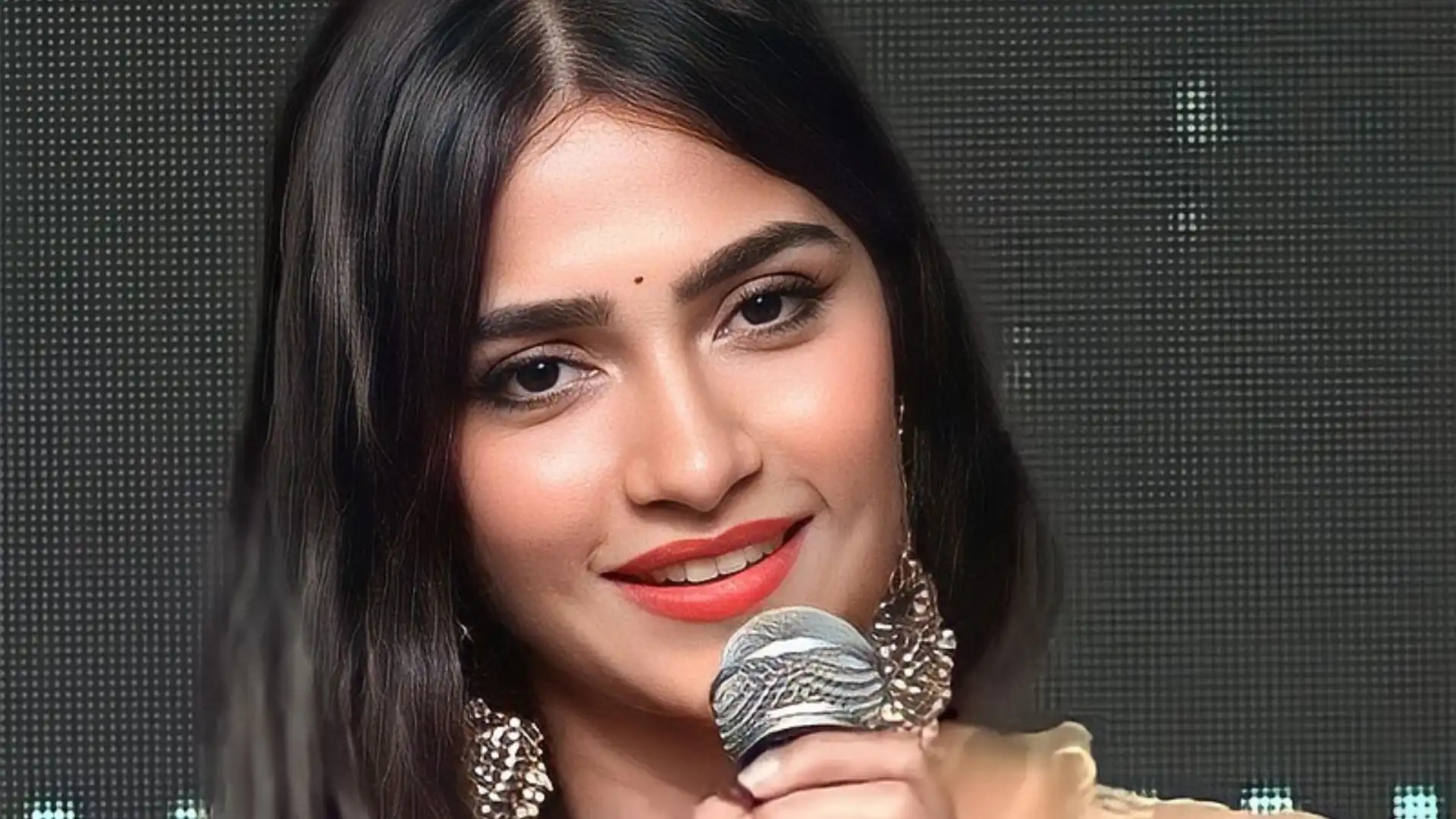 'ಟಾಕ್ಸಿಕ್' ಮತ್ತು 'ಕಾಂತಾರ 1' ನಟಿ ರುಕ್ಮಿಣಿ ವಸಂತ್
